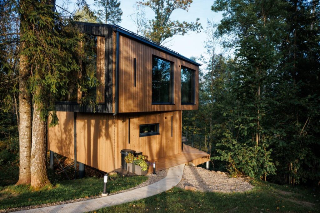 Mazury, znane również jako Kraina Tysiąca Jezior, to jeden z najpiękniejszych i najbardziej malowniczych regionów Polski